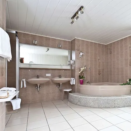 Hotell Akzent Goldner Stern Muggendorf (Bavaria)