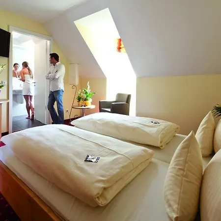 Akzent Goldner Stern 4*