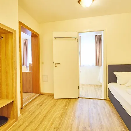 Akzent Goldner Stern Hotell Muggendorf (Bavaria)