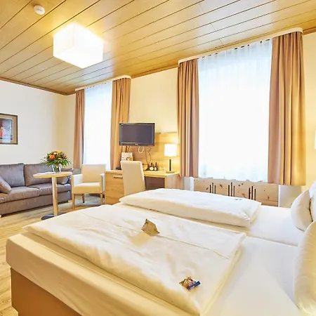 Akzent Goldner Stern 4*
